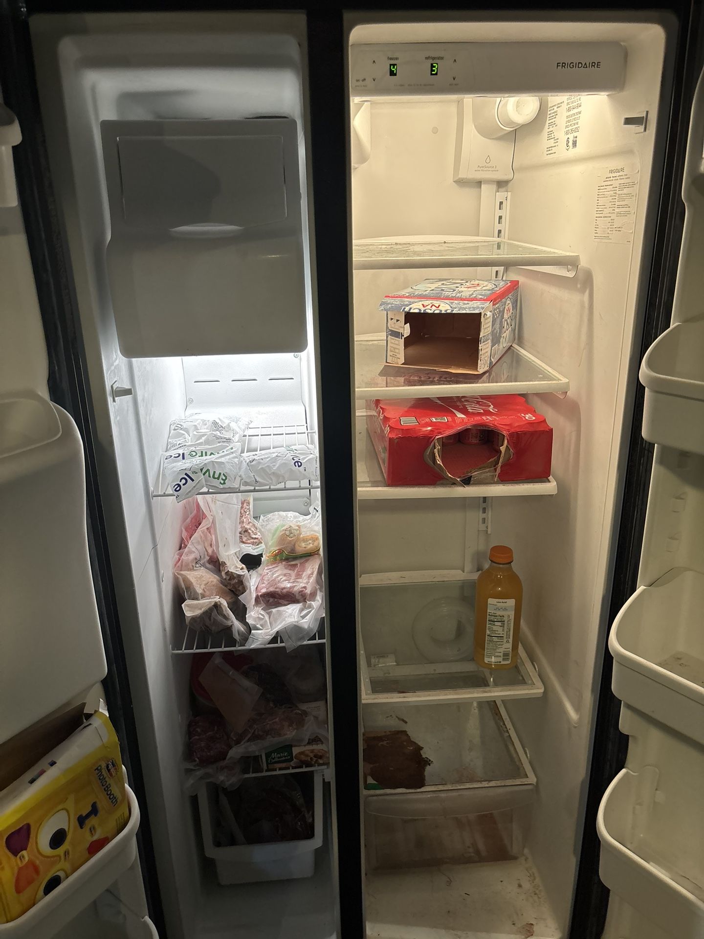 Refrigerator 