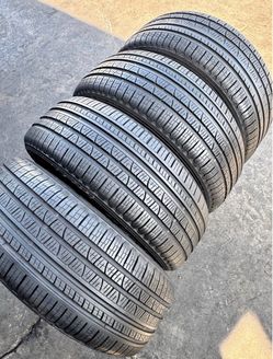 235/55r19 pirelli tires con 80% de Vida las 4