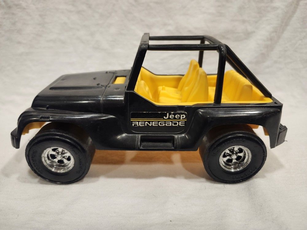 VINTAGE 1980'S TOOTSIE TOYS JEEP WRANGLER RENEGADE TRAC MASTERS. (5" X 9")