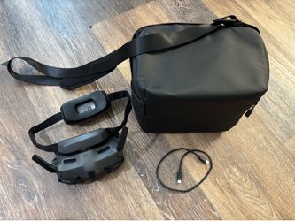 DJI goggles 3 w/ carrying Case & Cable. No issues