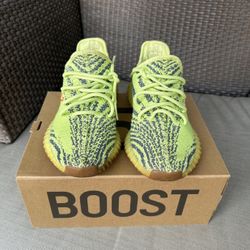 Yeezy Boost 350 V2 in Green. Size US 6 or 38 2/3. Authentic.