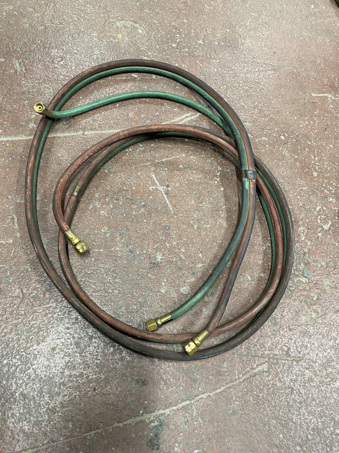 4 sets of oxygen / acetylene welding hoses 12’