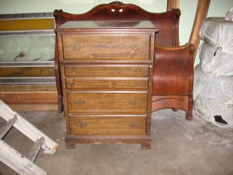 DRESSER
