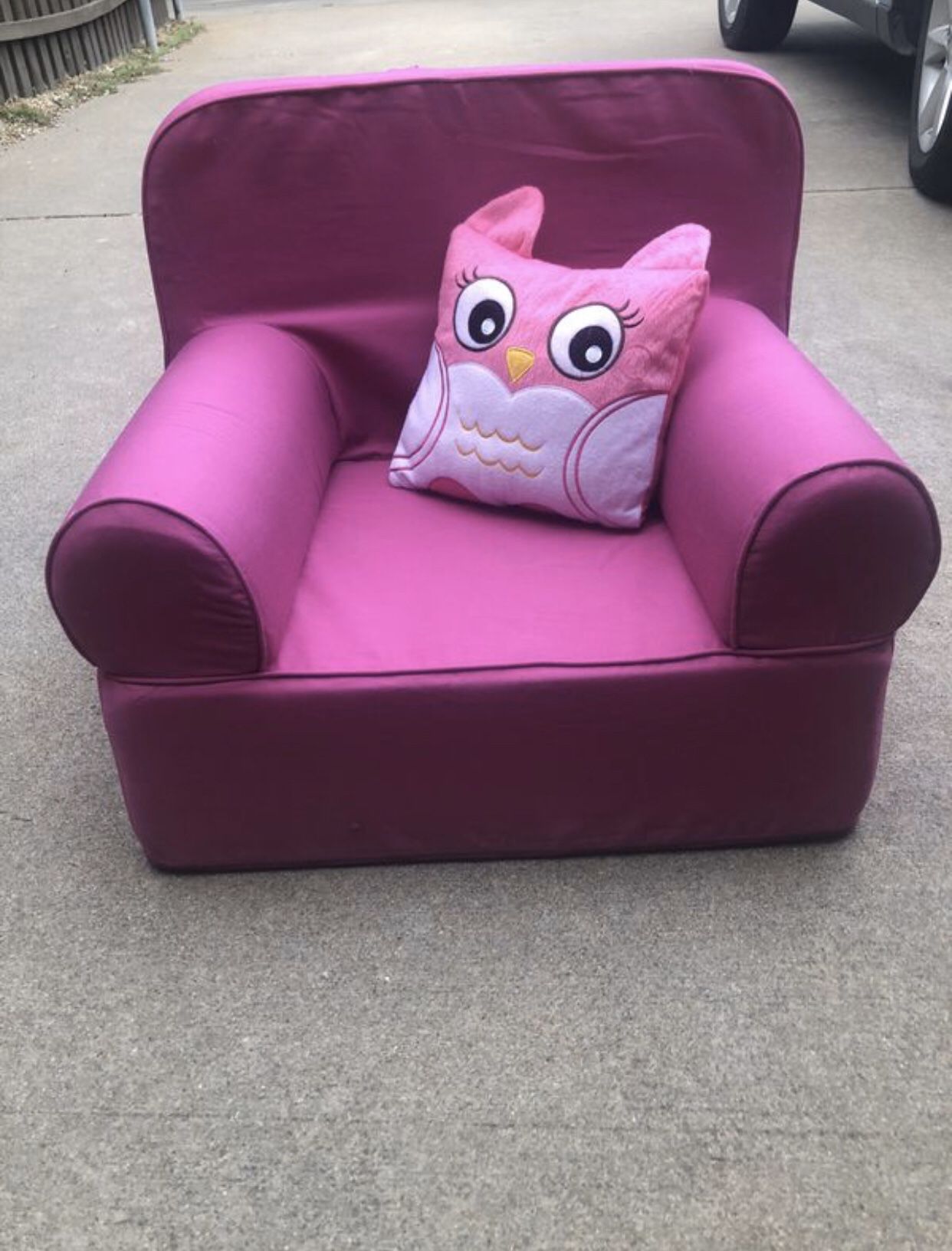 Pink chair with pillow for kids !
