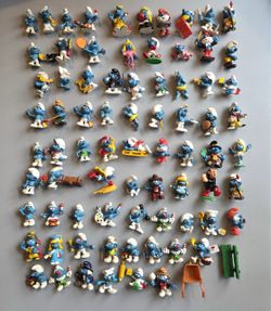Vintage Smurf figurines - 76 total