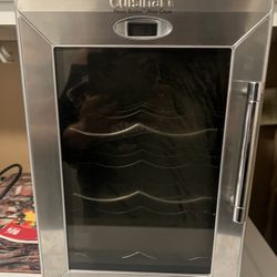 Wine Fridge, 6 Bottle, Cuisinart CWC 600, Like New, 8 Presettings, 24 x 12.8 - × 17.9 in.,Countertop