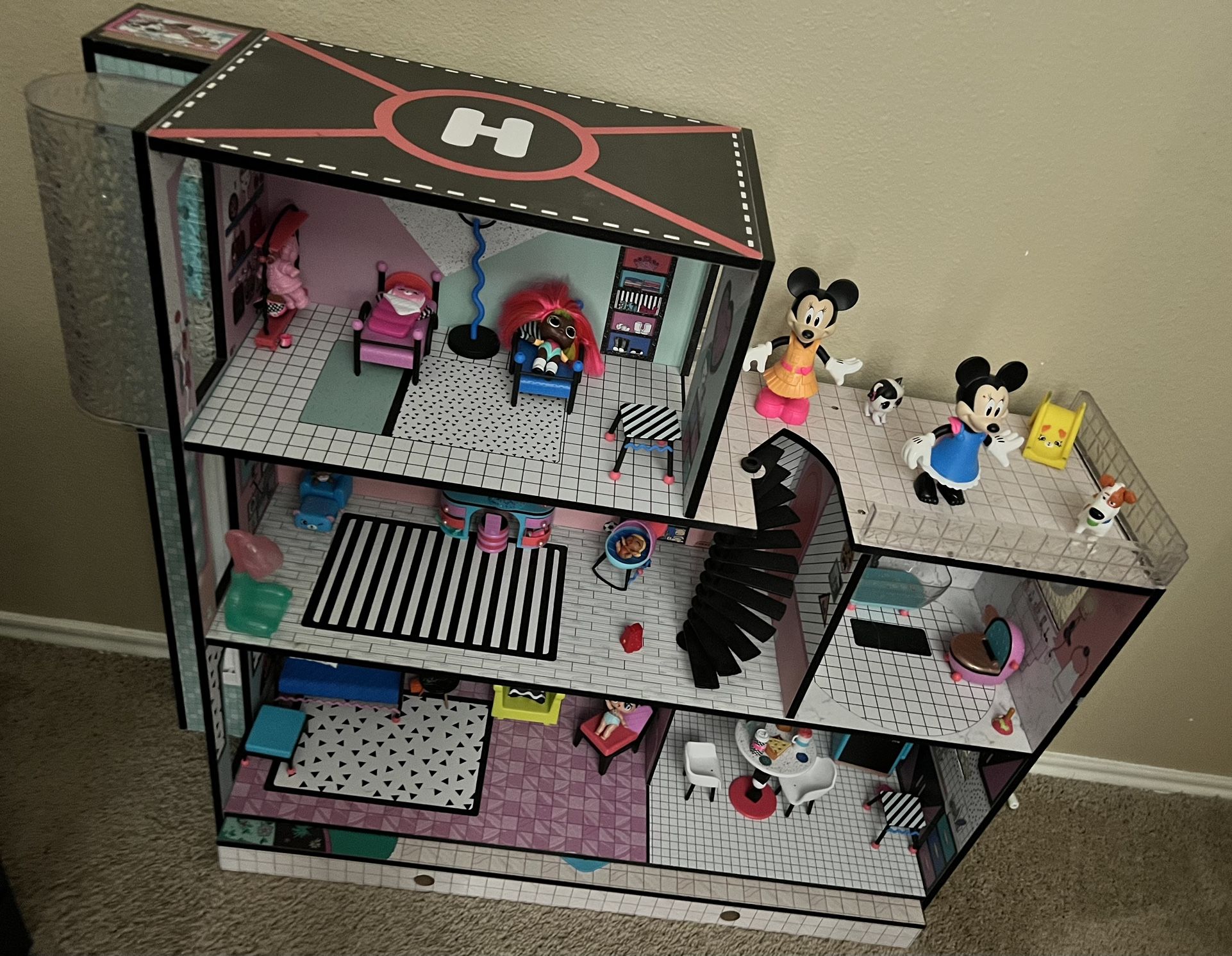 Girls Dollhouse with Extendable Pool