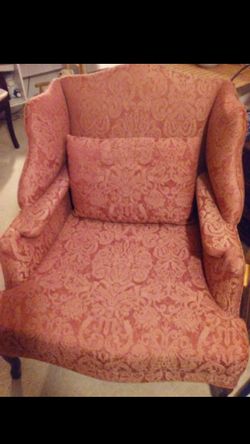 EZ CHAIR (GOOD CONDITION) AND A VINTAGE CHEST OF DRAWERS (GOOD CONDITION FOR ITS AGE)