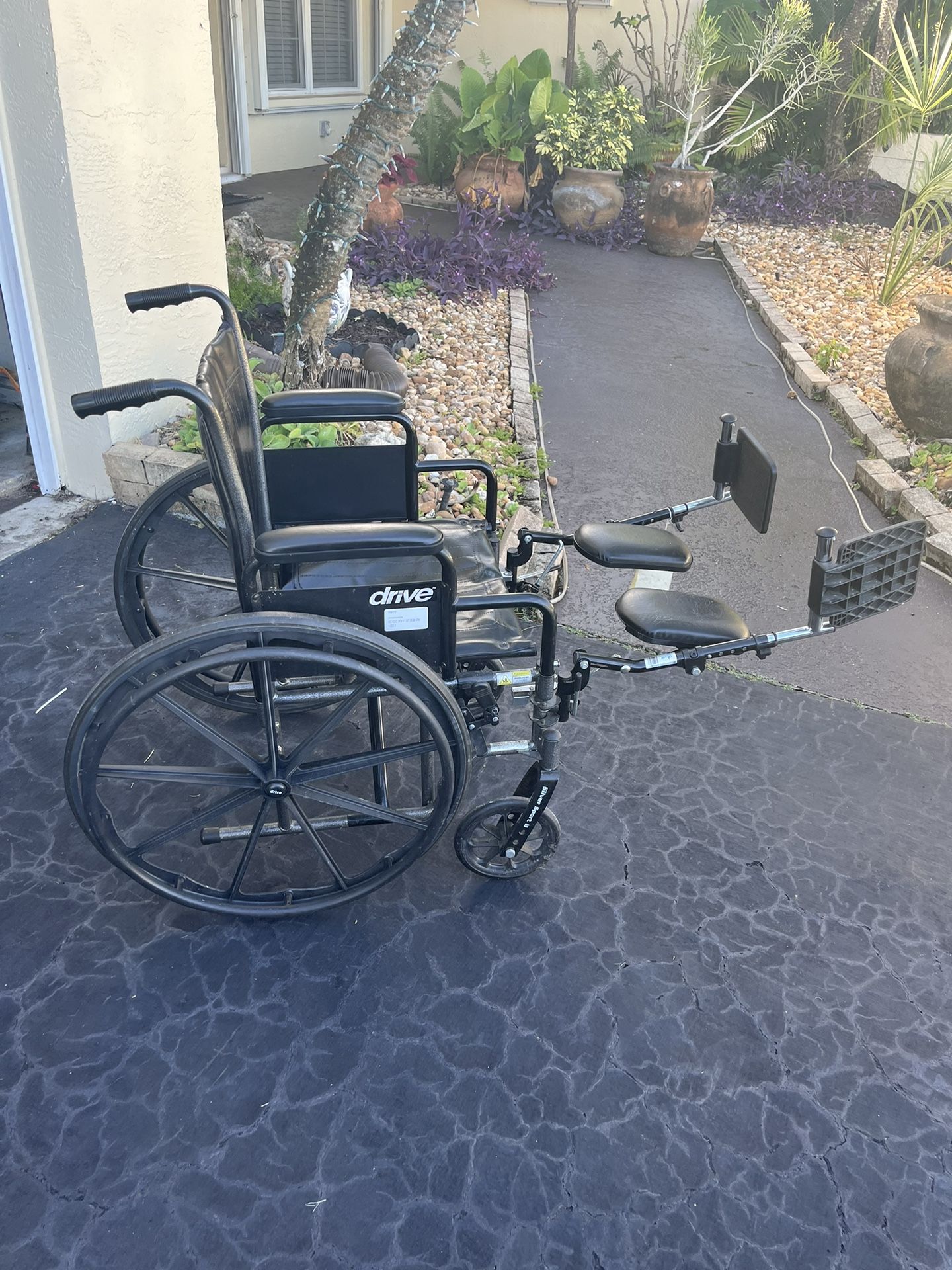 wheelchair for salewifi and bluetooth for Sale in Pompano Beach, FL