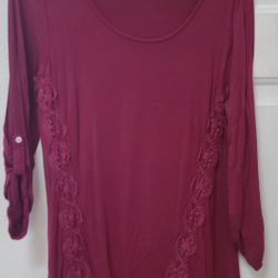 Cable & Gauge women's high-low long-sleeve blouse in a berry or burgundy color with lace trim details. Womens Size Med 