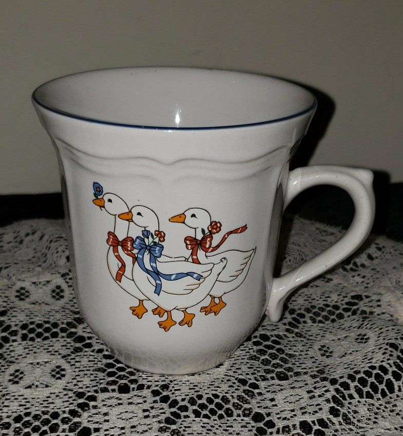 VINTAGE BRICK OVEN STONEWARE BIRD GOOSE GEESE SWAN DUCK DUCKLING COFFEE CUP MUG CHINA DISH