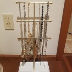 Lots Of Women's Necklaces!! Necklaces Range In Price From $3-$8