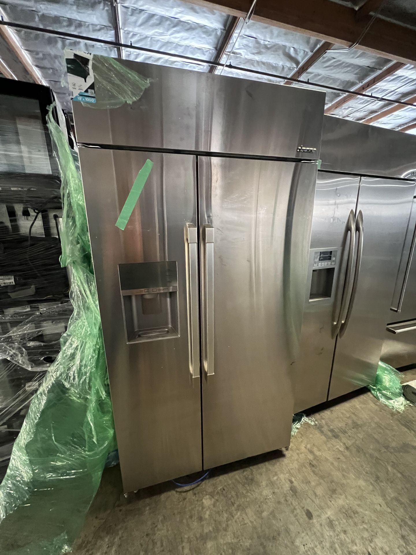 DACOR 2021 42” Stainless Steel Built In Refrigerator *****!!! NO TIME TO TEST OR CLEAN THATS THE REASON FOR THE PRICE!!! *** 42” wide 24” depth