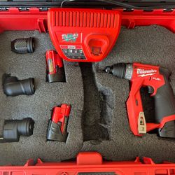 Milwaukee M12 FUEL Installation Drill/Driver Kit
