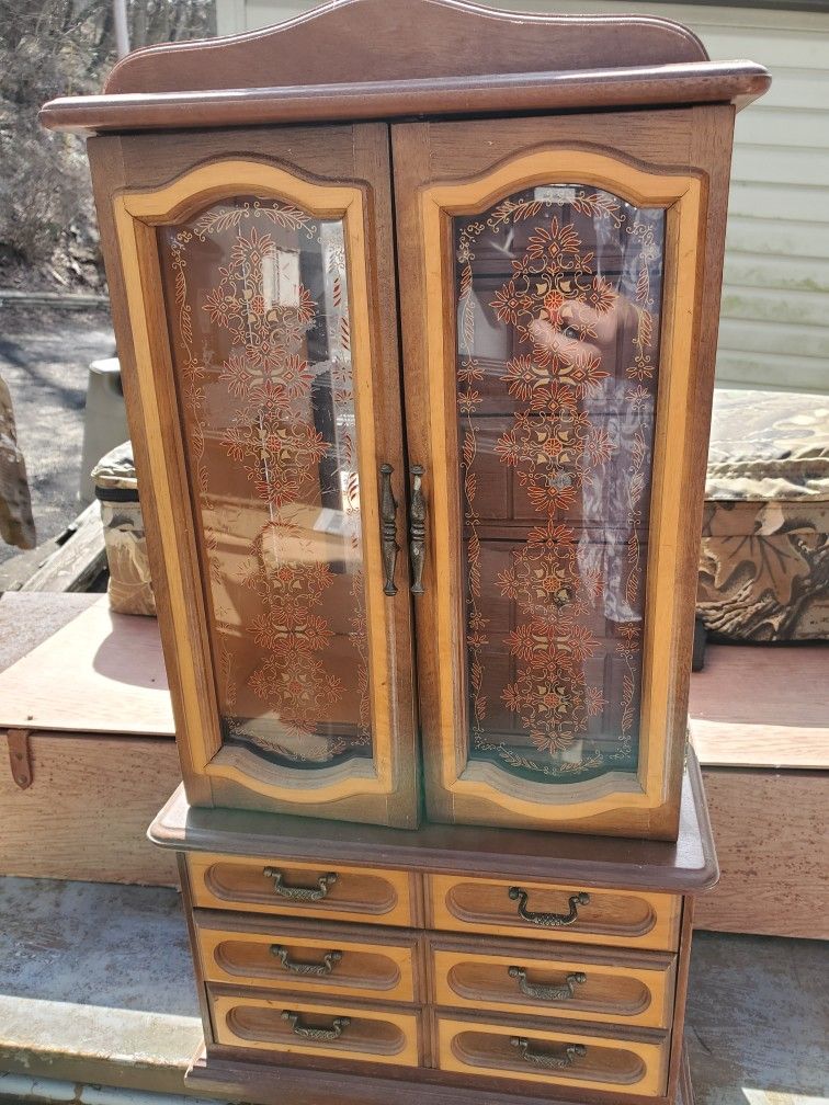 Jewelery Box/ Display cabinet/ Vintage
