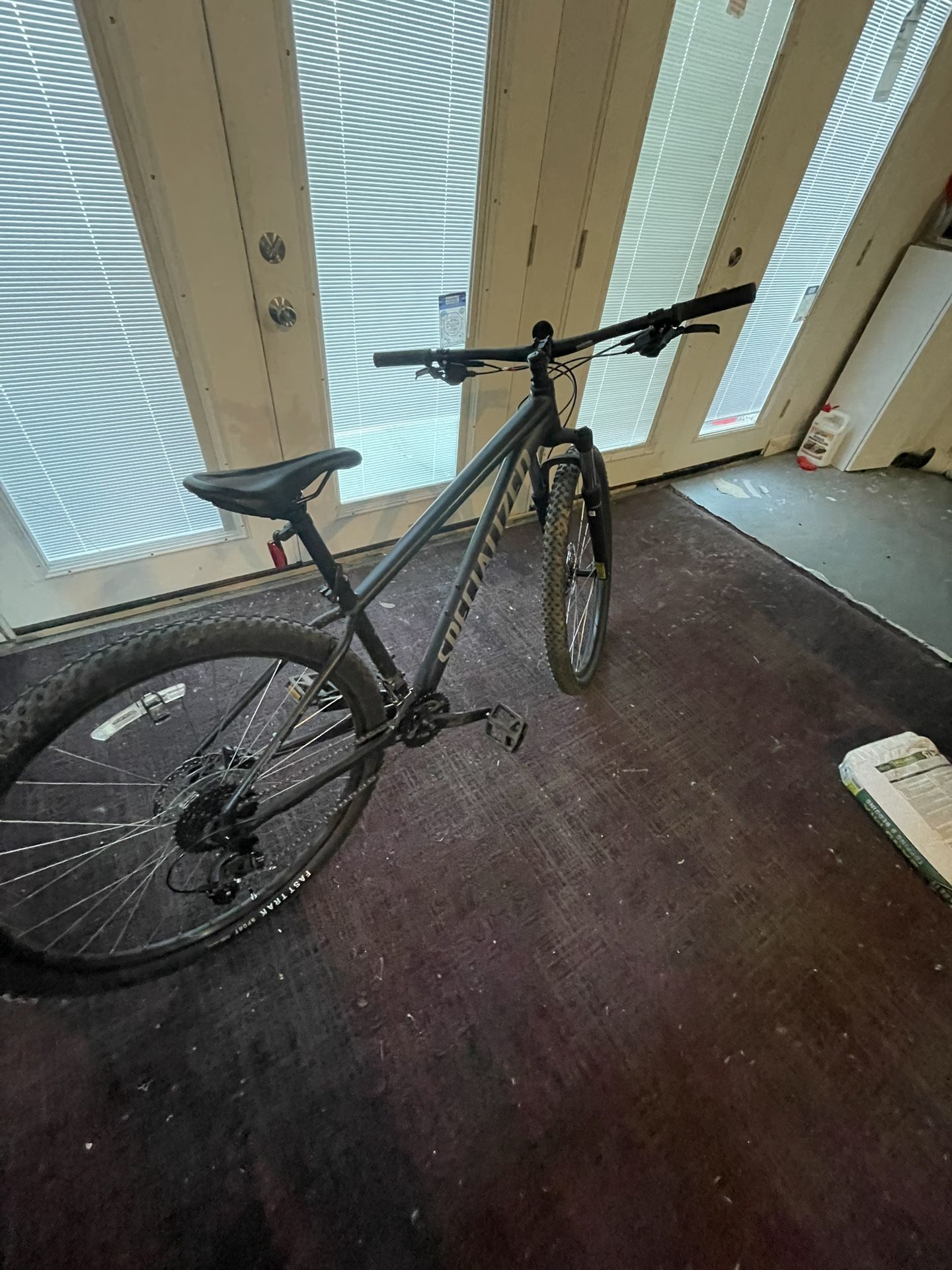 2024 Specialized Rockhopper Sport