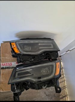 SRT-style black Bi-Xenon/LED headlights with dark trim and an orange reflector for Jeep Grand Cherokee (2014–2021 models)