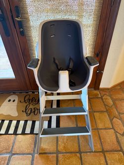 4 Moms high chair