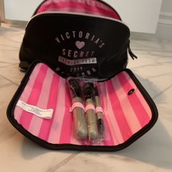 NEW Victoria’s Secret make up brush set and travel bag