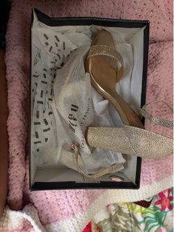 Size 7  IDIFU gold glitter block heels