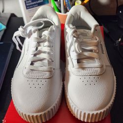 PUMA Womens Carina L White-Silver Blanc-Argent Fashion Sneaker Size 6 