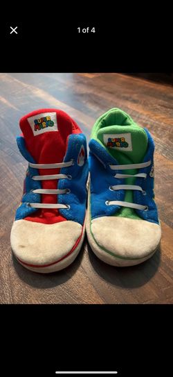 Boys Size 2-3 Mario Slippers