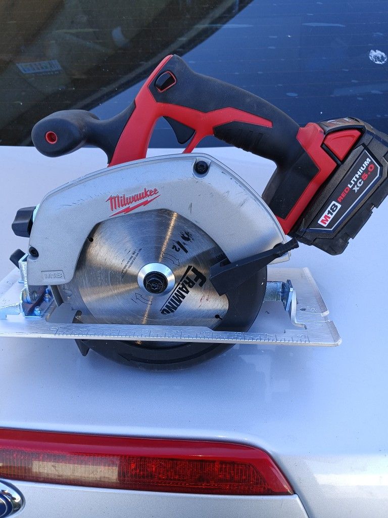 MILWAUKEE M18 61/2" CIRCULAR SAW & BATTERY