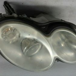 AK903131 03-06 MERCEDES CLK500 FRONT PASSENGER RIGHT SIDE XENON HEADLIGHT OEM