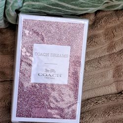 NEW & SEALED AUTHENTIC COACH DREAMS WOMAN'S PARFUM SPRAY 30$