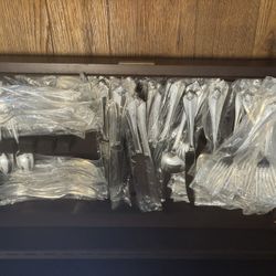 Oneida King James, Silver Plated Flatware Service For 16