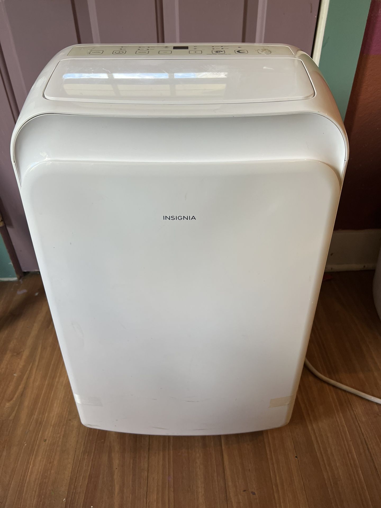 Insignia 12000 BTU/h Portable Air Conditioner