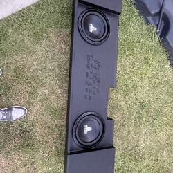 JL 10’s In Fox Box Chevy/GMC Sound System 
