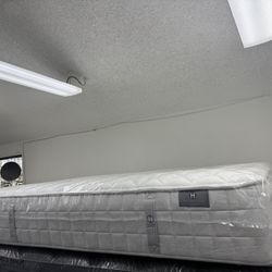 KING SIZE AIRELOOM EXTRA-FIRM MATTRESS & BOX SPRINGS BED SET