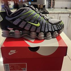WOMEN'S NIKE SHOX TL SIZE 9.5 "NEW NEVER WORN"