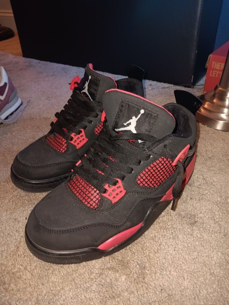 Jordan 4 Thunders Size 8.5 Mint Condition $100 Obo