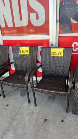 Outdoor patio chair