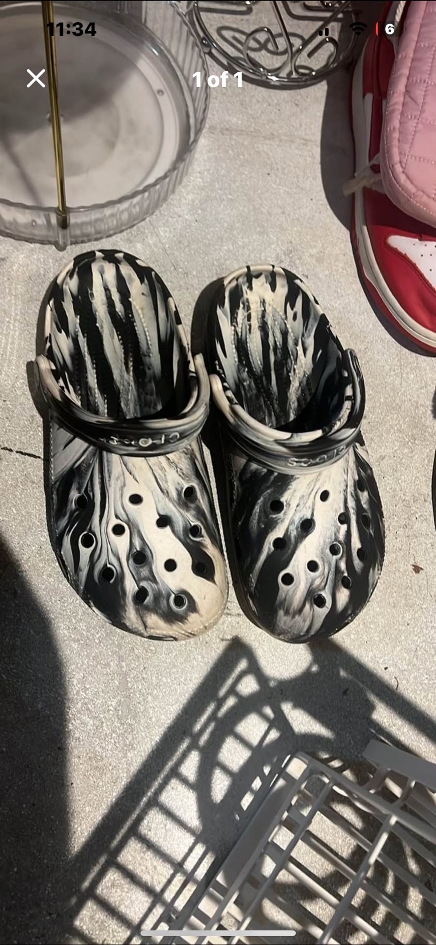 Women’s 9 Men’s 7 Crocs