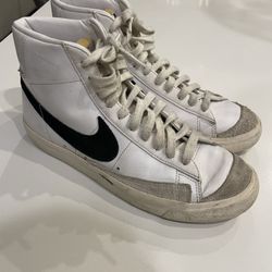 Nike Womens Blazer CZ1055 White Sneaker High Top Size 10