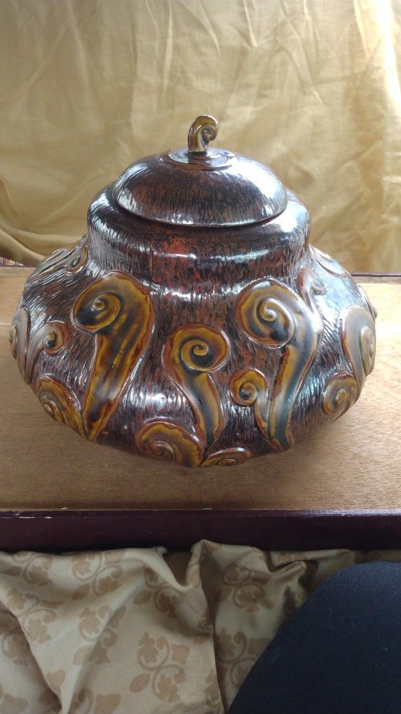 Gorgeous Decorative  Ceramic Glazed Pottery