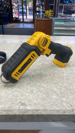 Dewalt DCL050 20v max cordless led handheld area light. 70518808