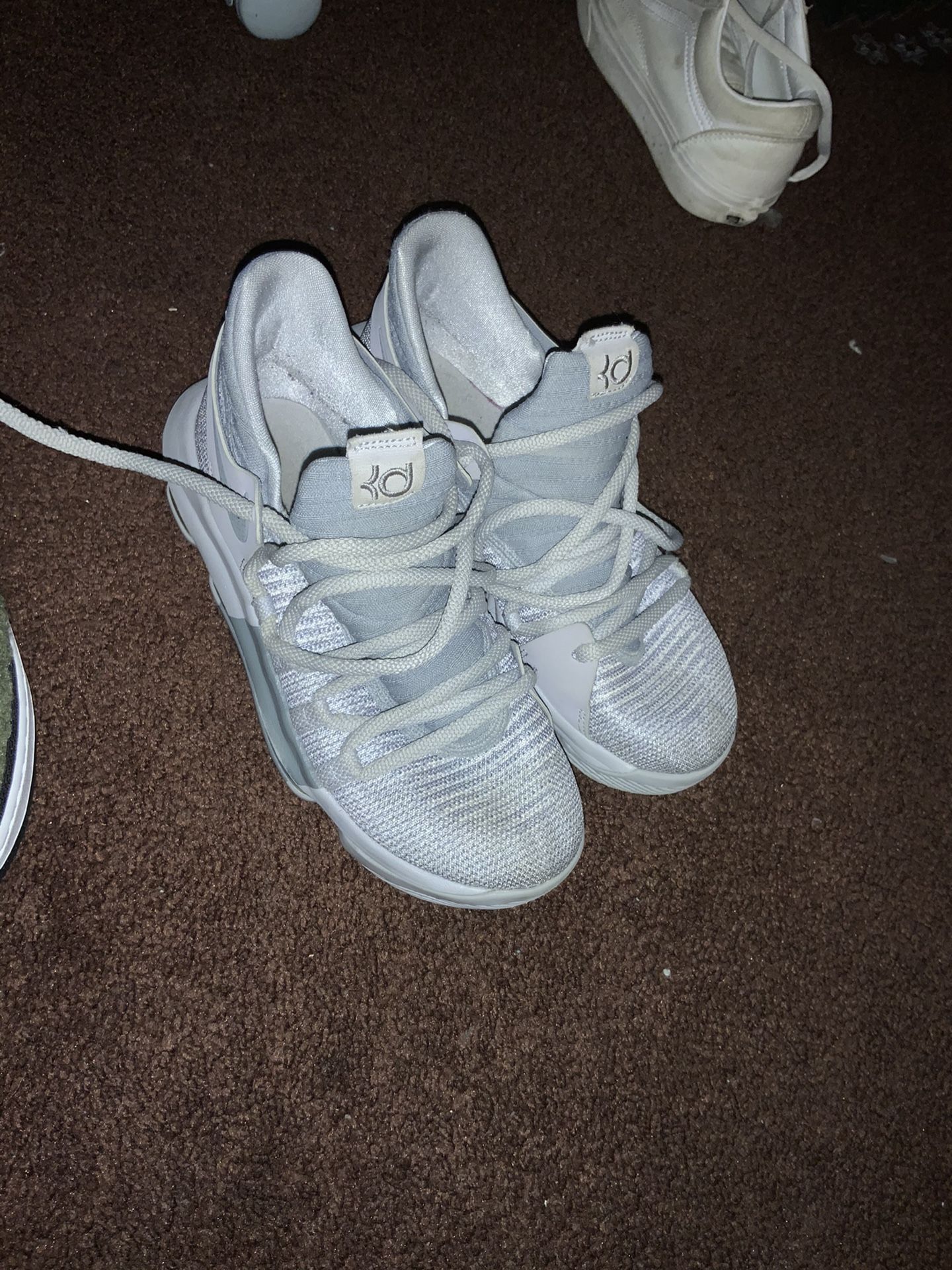 Basketball shoes size 5