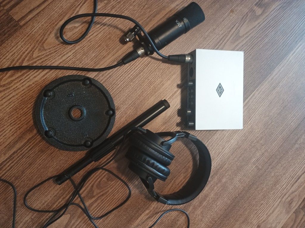 Volt Interface, Volt Studio Headphones, Volt Mic And Stand