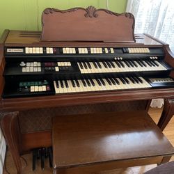 Wurlitzer Electric Organ 4300 DR