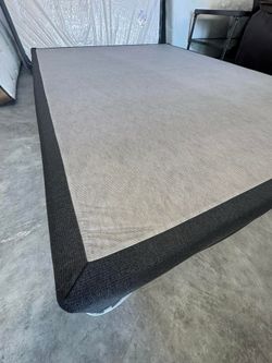 (Floor Model) TEMPUR-PEDIC LUXEADAPT SOFT Mattress + Tempur- Pedic BASE