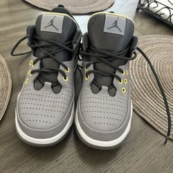 Boys Air Jordan’s In Euc size 5.5 