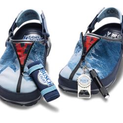 BRAND NEW CROCS  CLOG WITH ADJUSTABLE  STRAP

, SIZE  M-5 / W-7