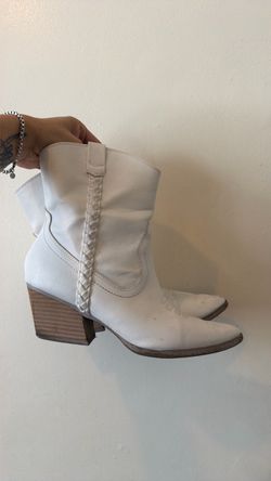 White cowboy boots W9.5