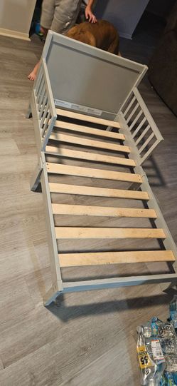 Toddler bed