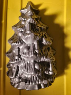 11" Nordic Ware Christmas Tree Bundt Cake Pan Mold 4 Cups Cast Aluminum USA