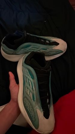 Adidas Yeezy 700 V3 Sneakers